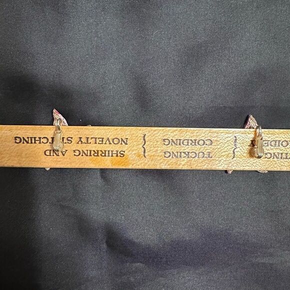 Vintage 60s Arthur Pepper Pink and black enamel metal flower clip-on Earrings - Picture 6 of 10